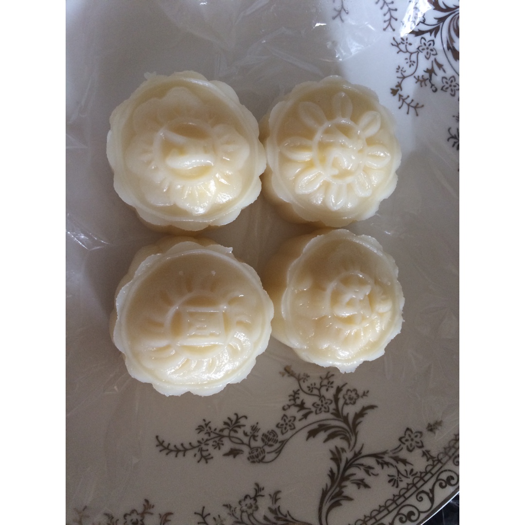 芒果芝士冰皮月饼