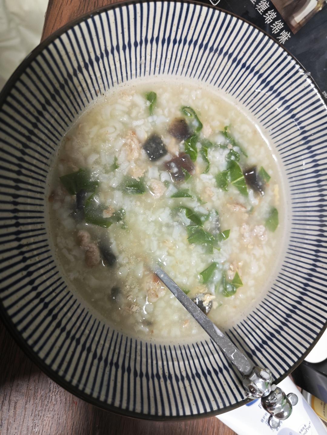 妈妈👩教我做的皮蛋瘦肉粥🥣简单快捷美味😋