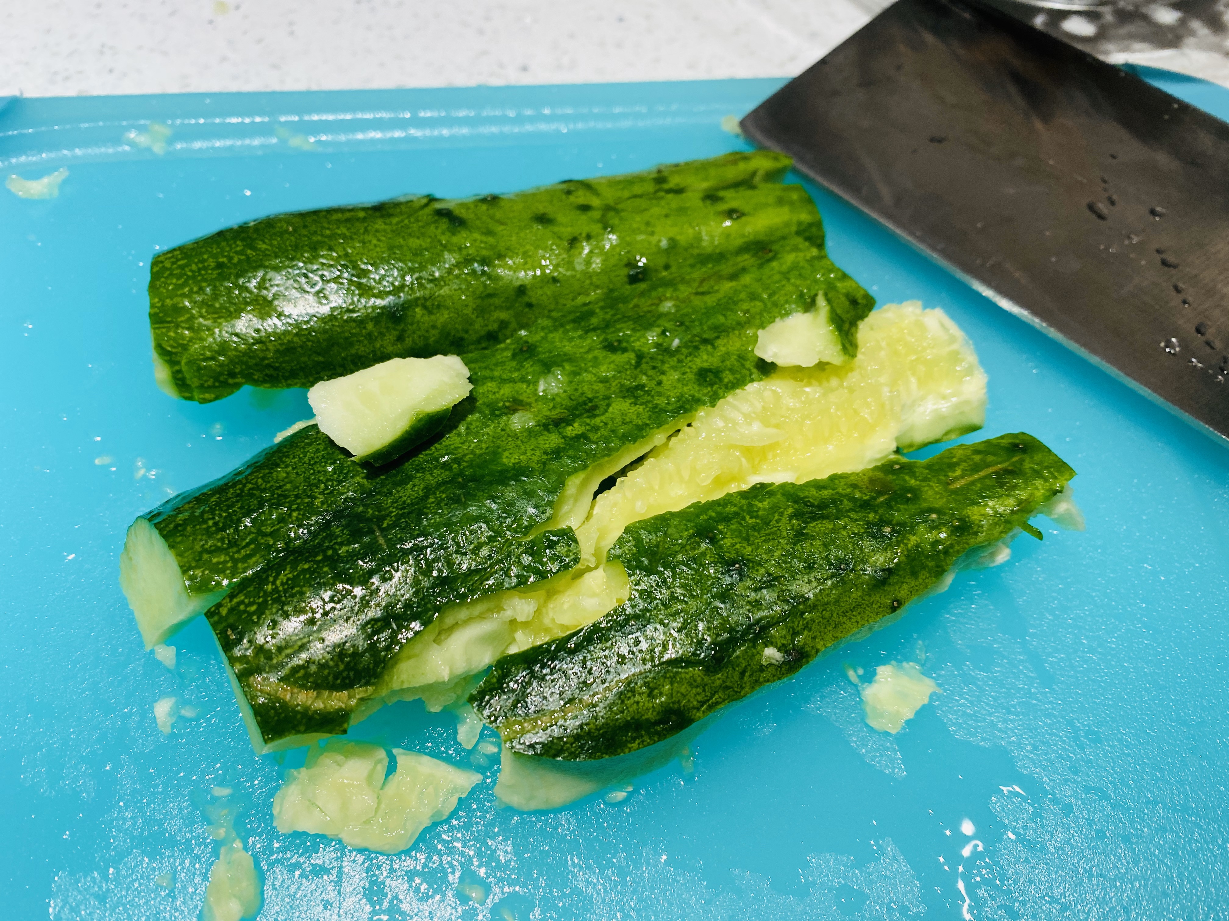 夏日菜谱之凉拌黄瓜的做法 步骤2