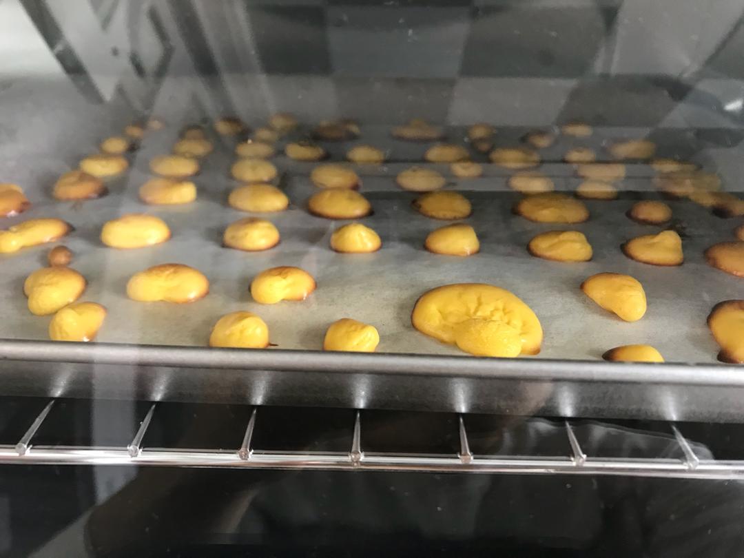 入口即化的无添加蛋黄溶豆