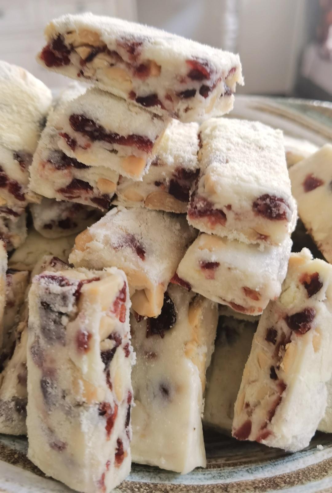 过年必吃！奶香十足的牛轧糖，烘焙小白一看就会做