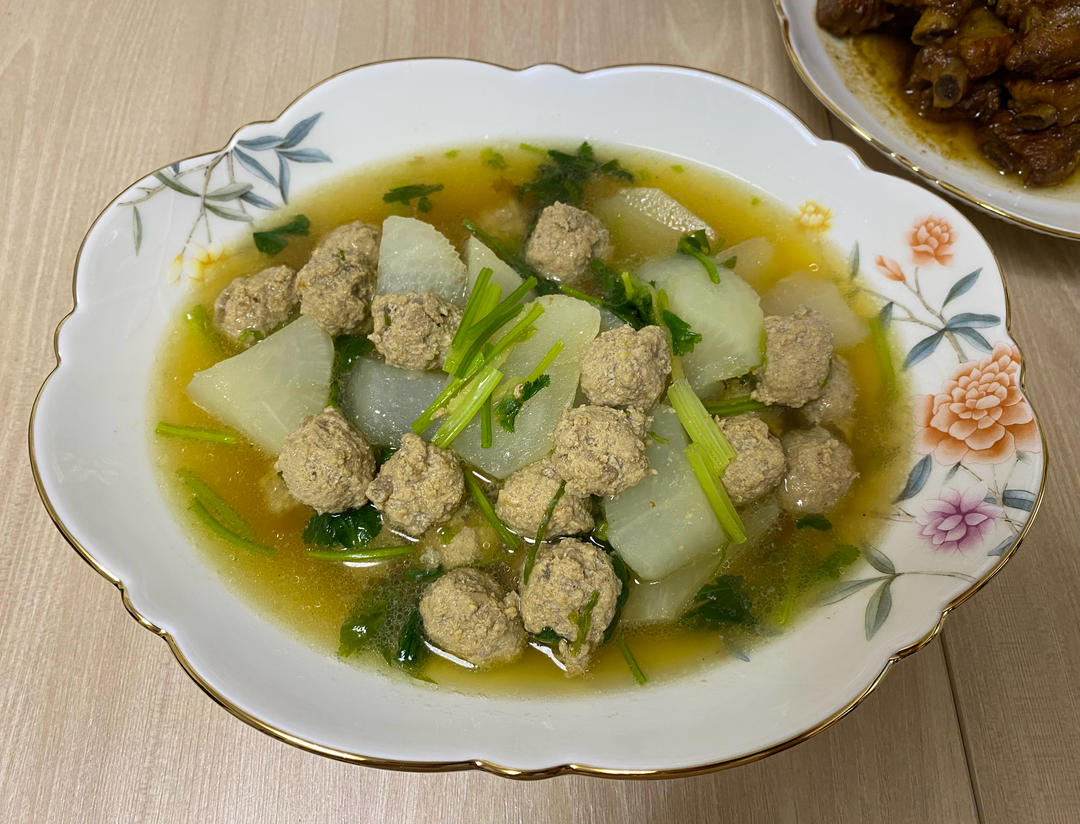 牛肉丸子萝卜汤