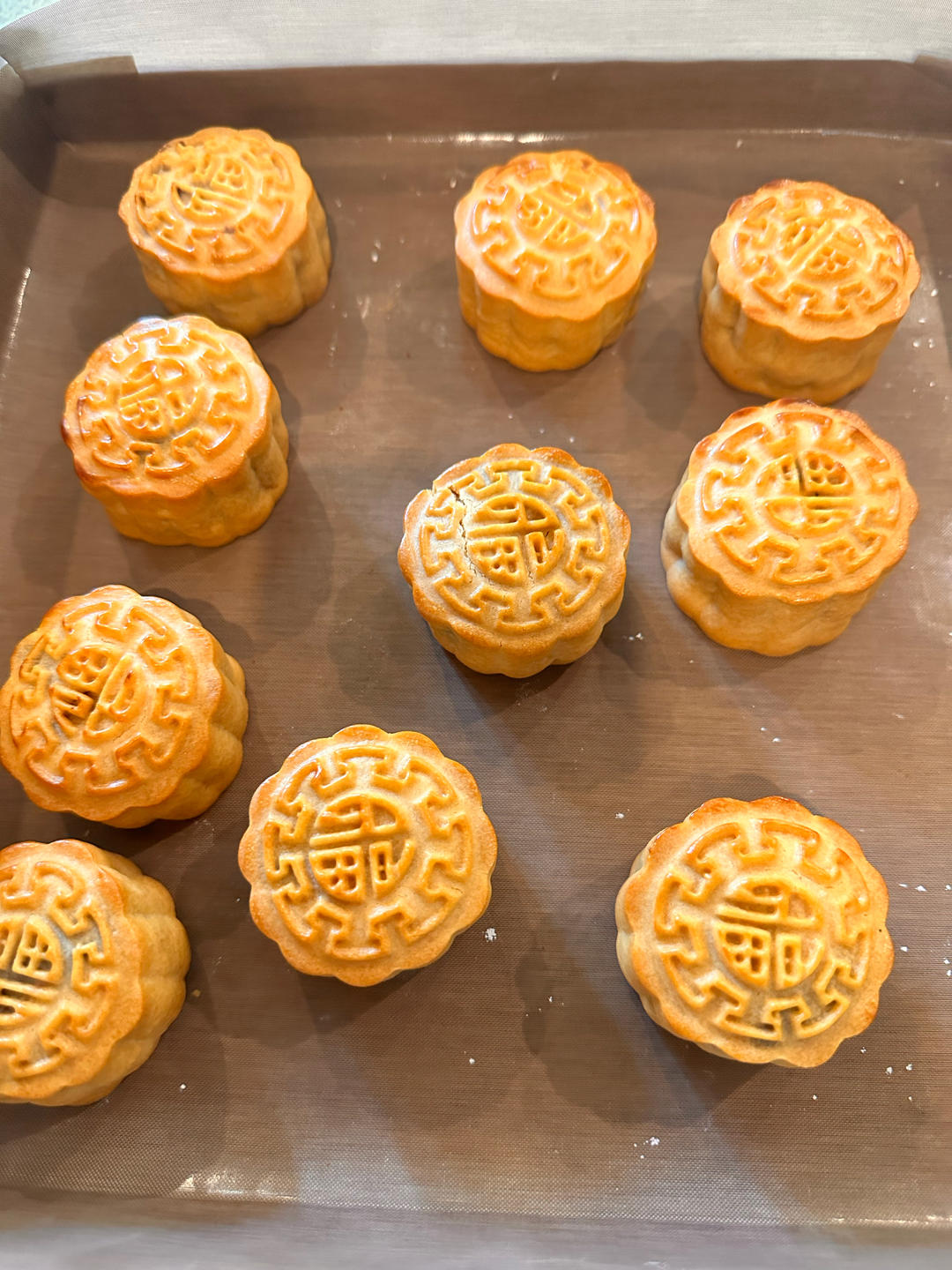 广式豆沙蛋黄月饼（步骤超详细，新手适用）