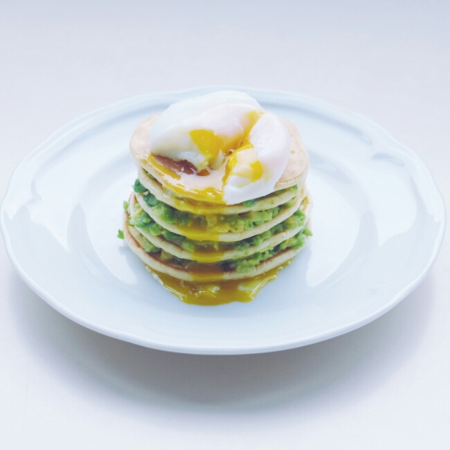 牛油果pancake与水波蛋的三人游