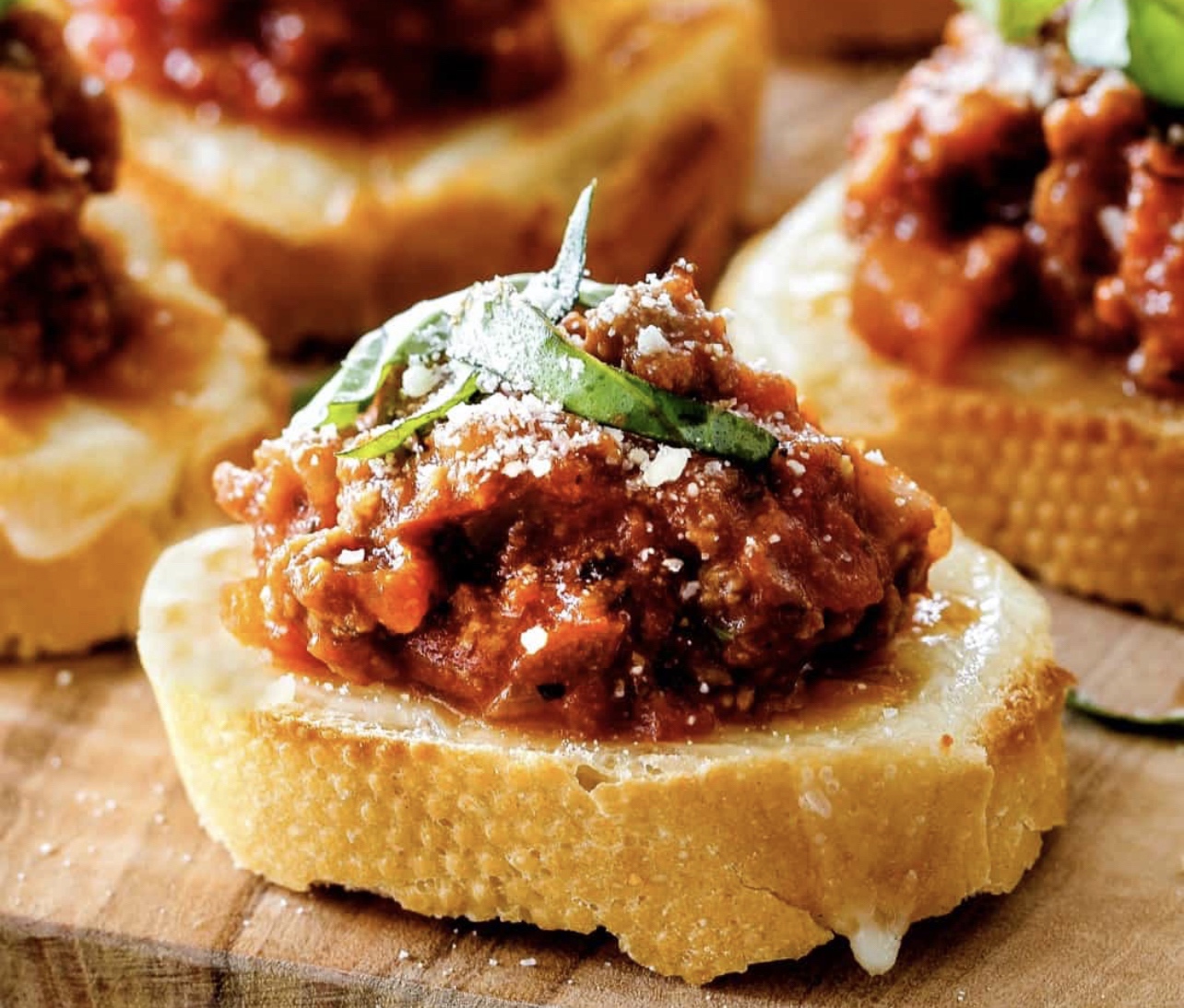 意大利肉酱番茄肉酱➕橄榄油煎法棍面包➕自制番茄罐头➖简易版本BOLOGNESE BRUSCHETTA的做法