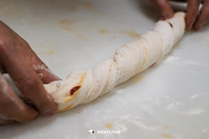 【番茄火腿洛斯提克】杭州名店招牌手揉面包的做法 步骤13