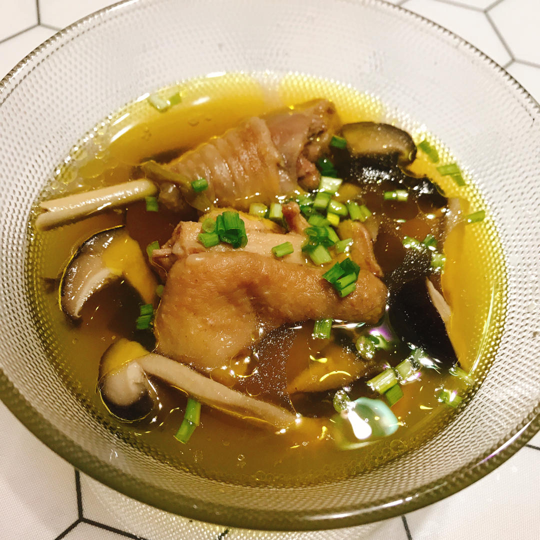 奶奶教的鲜香肥美香菇炖鸡汤