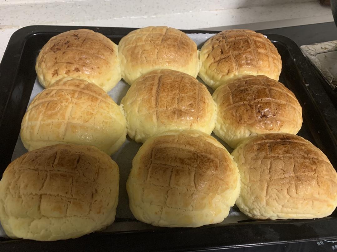 好吃到炸裂的港式菠萝包（附带制作酥皮的小视频）