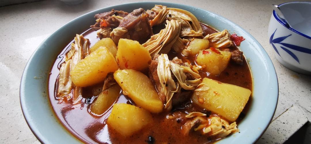 土豆炖排骨