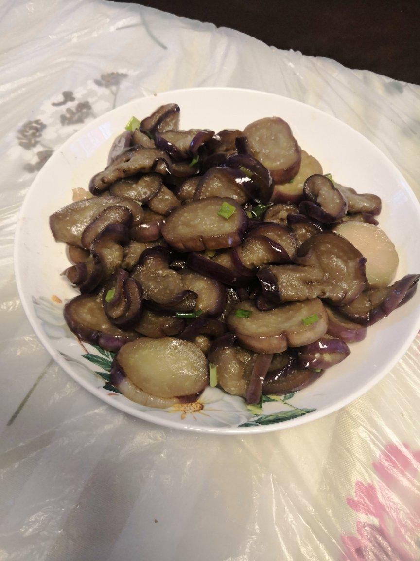 红烧茄子（教你炒茄子不变色的小妙招）