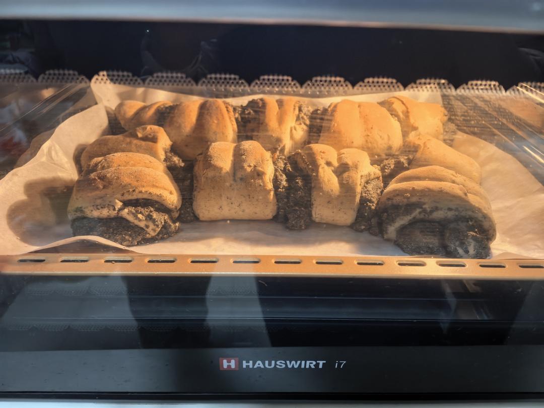 『香气十足』黑芝麻花卷面包🥐