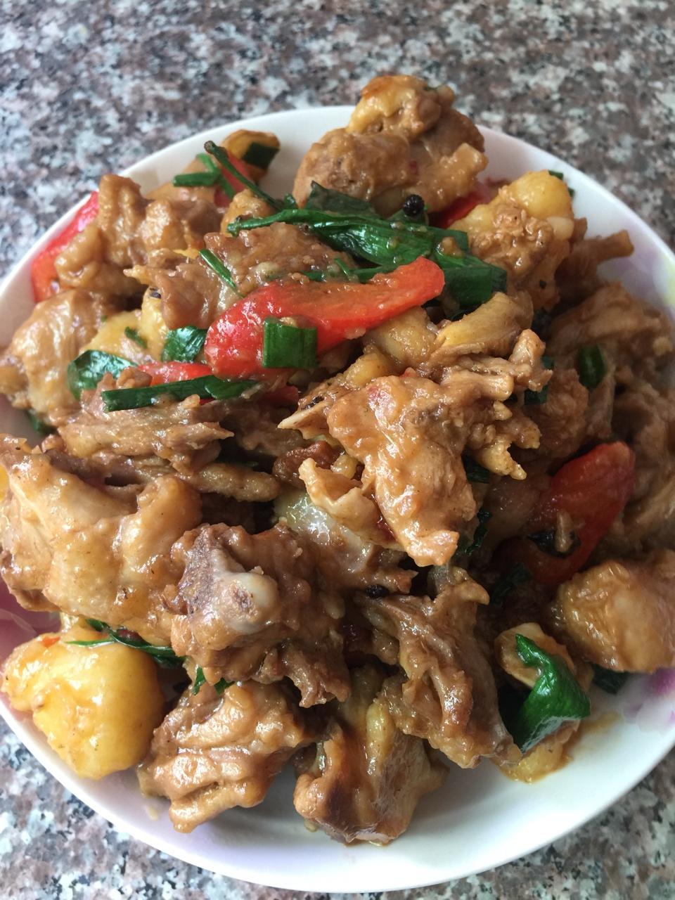 土豆焖鸡（简单可口版）