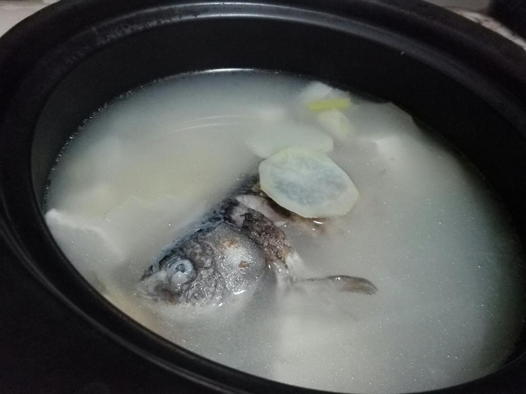 鲫鱼豆腐汤