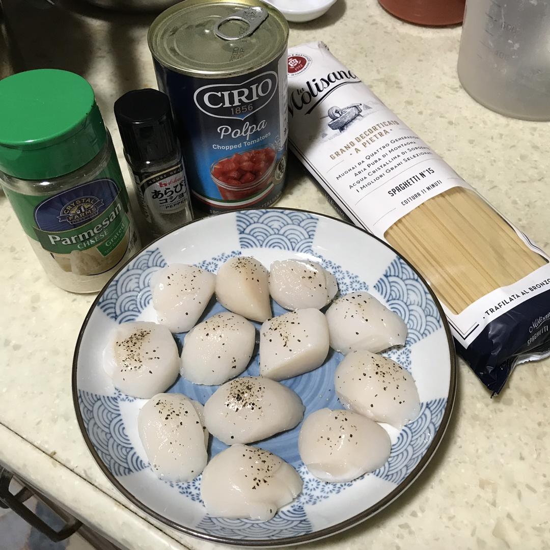 茄汁意面配嫩煎带子