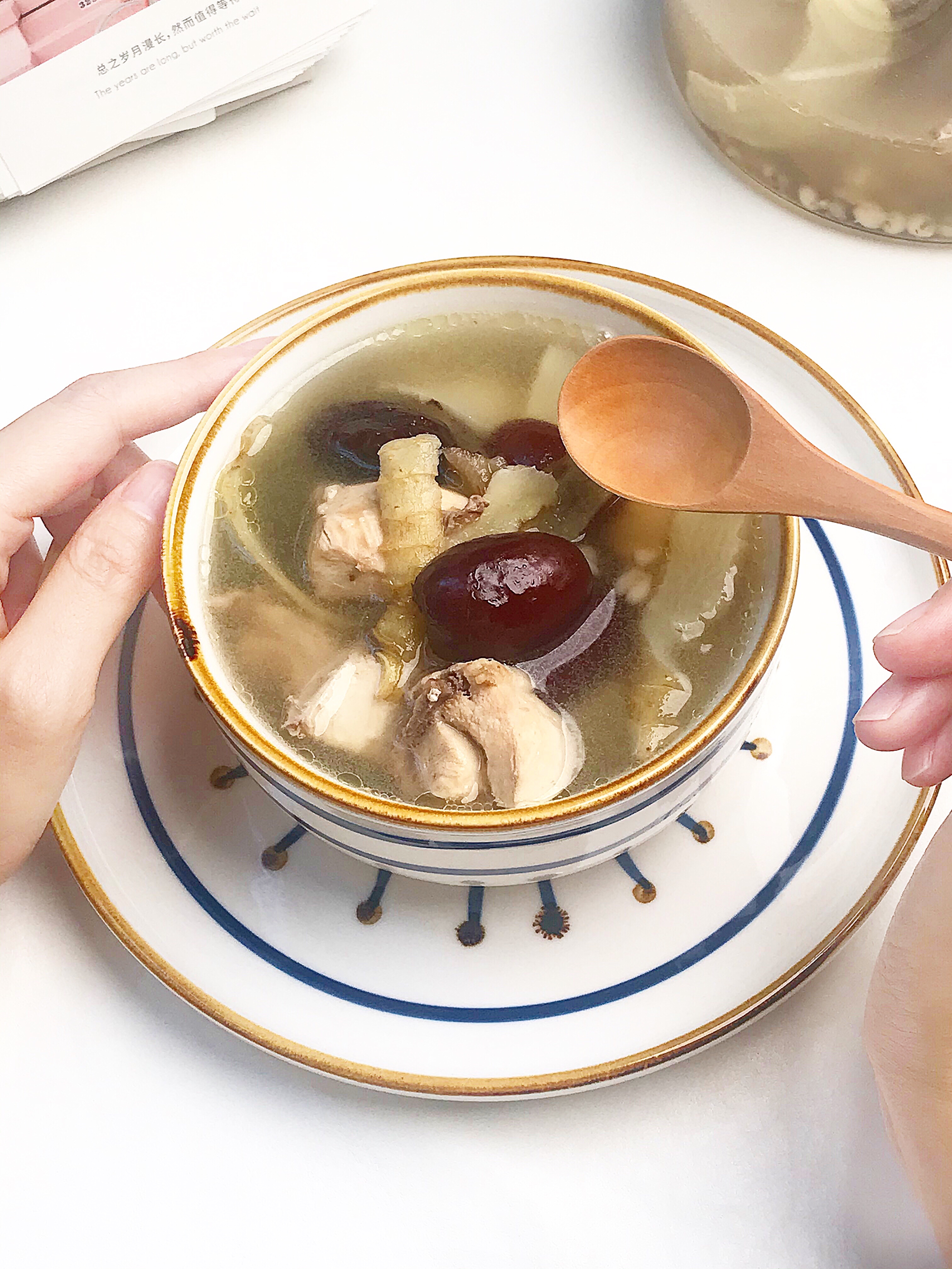 玉竹红枣鸡汤，尤其适合内热消渴、燥热咳嗽者饮用的做法