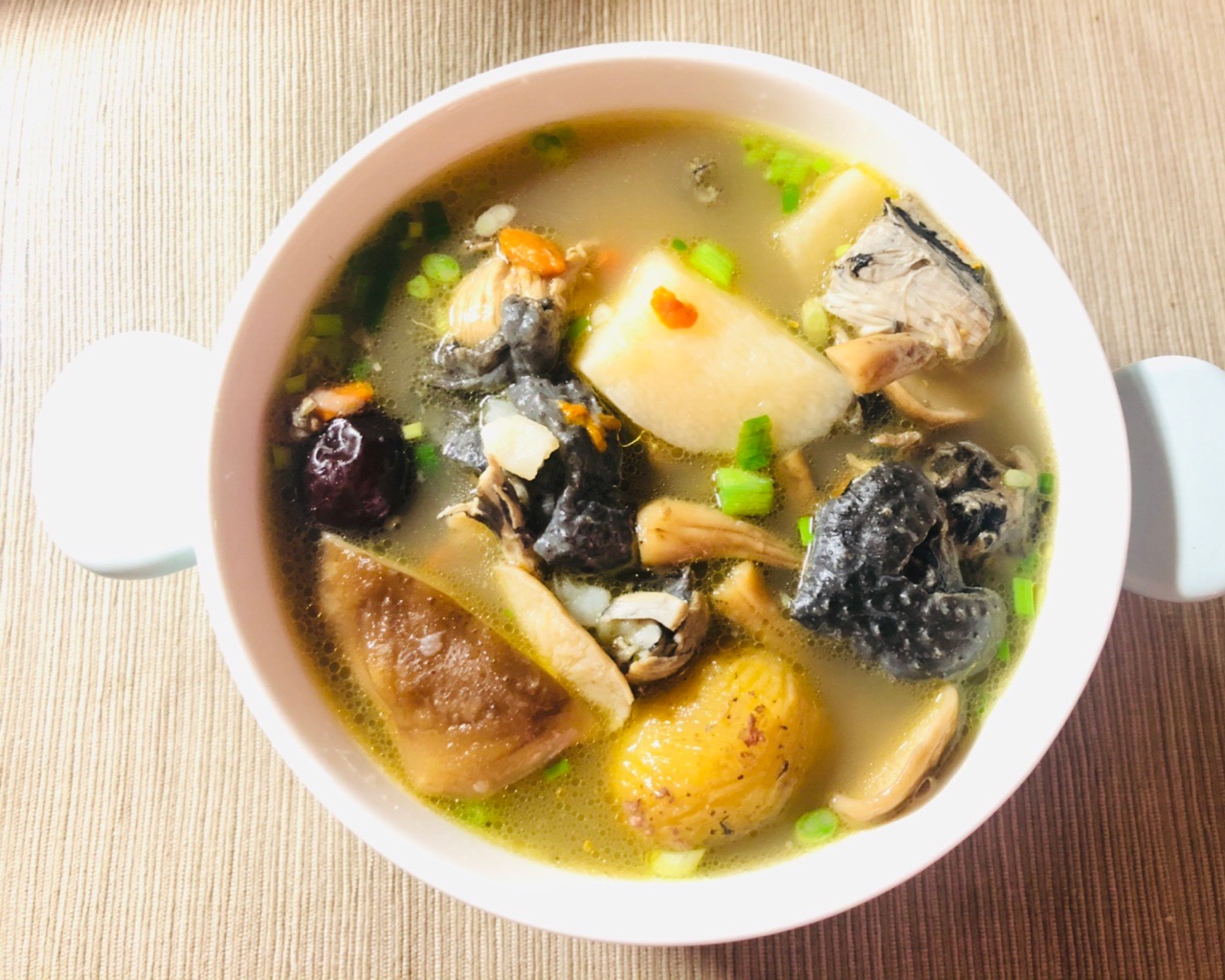 【月子餐】乌鸡香菇汤的做法