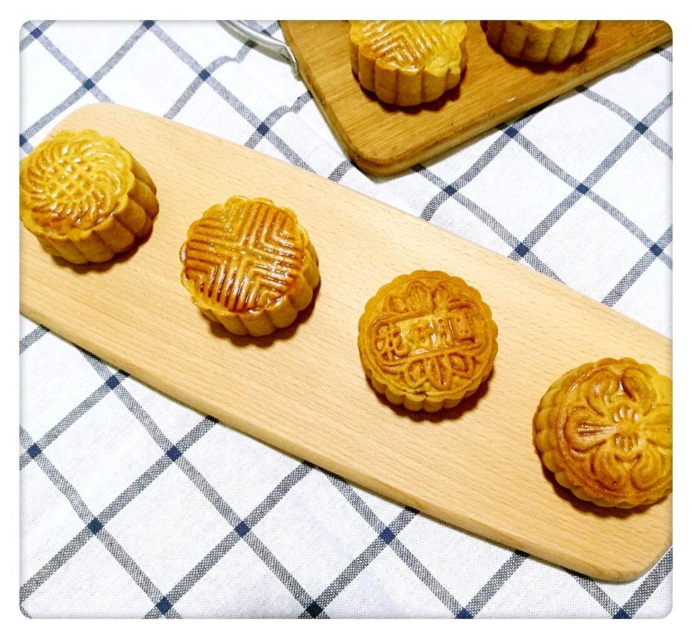 广式月饼——蛋黄莲蓉月饼