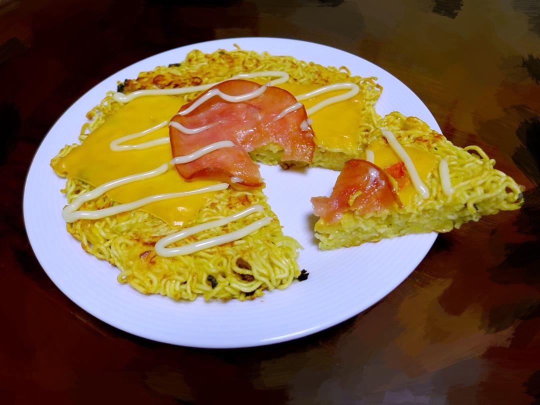 宅宅鱼缸做的泡面披萨