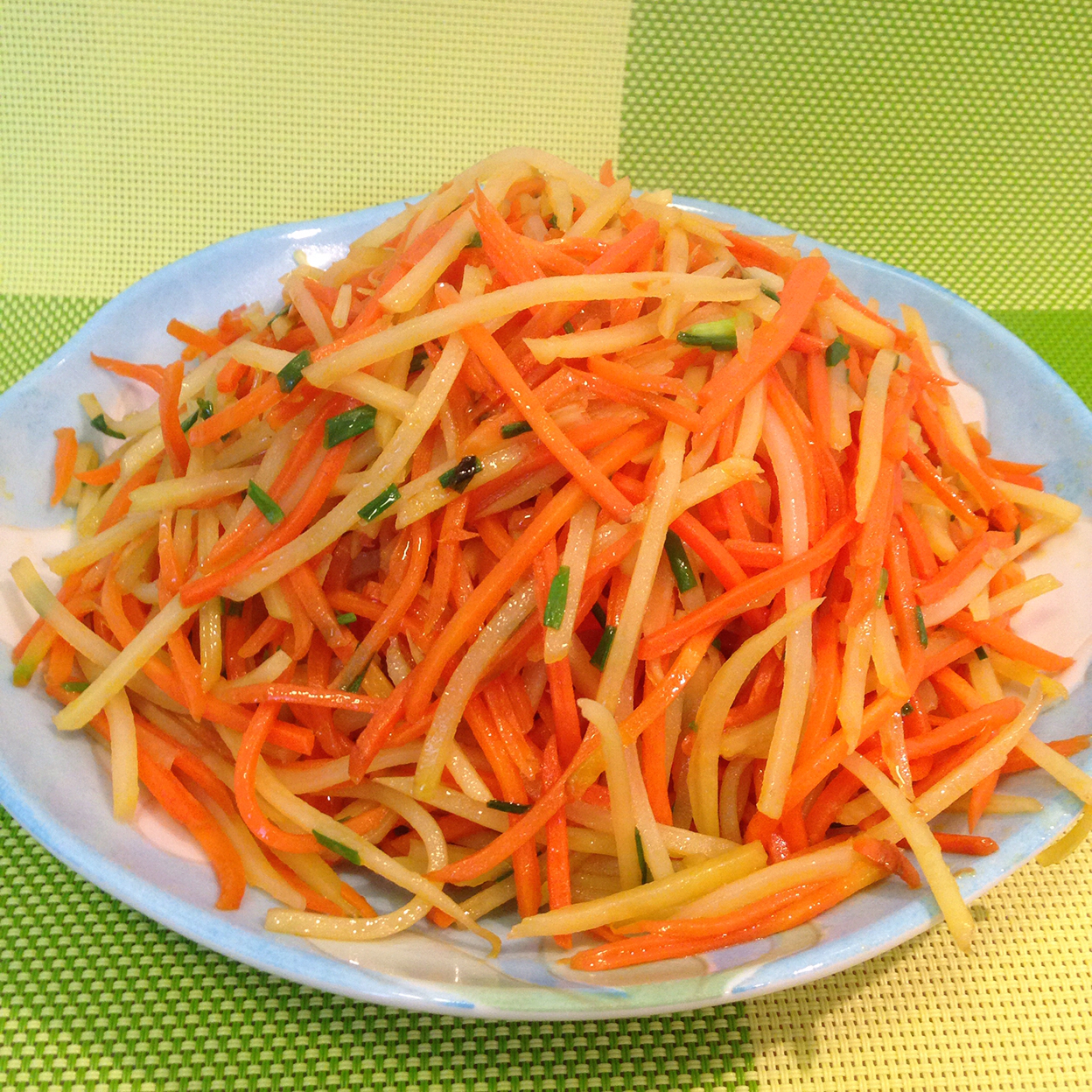 幸福快乐的北方人做的清炒胡萝卜土豆丝