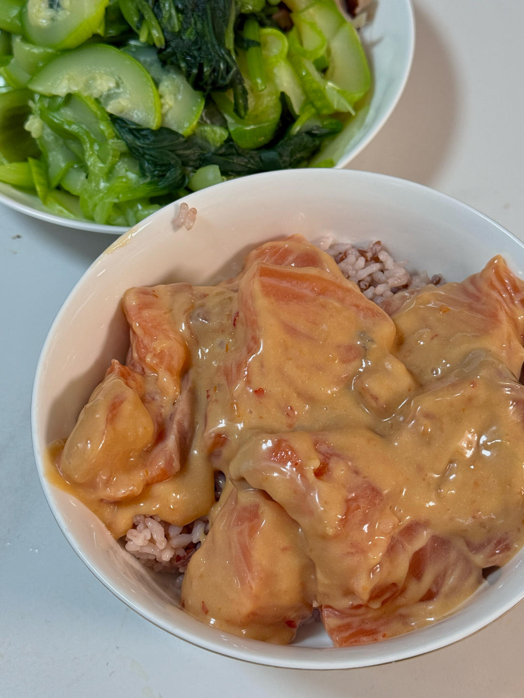 清爽开胃的三文鱼波奇饭（salmón poké）