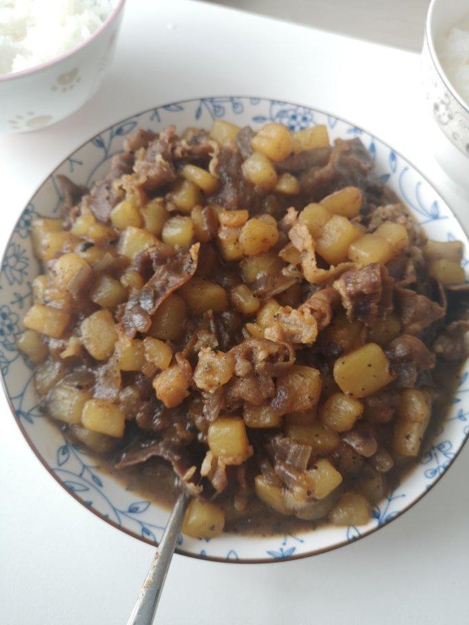 好吃到舔碗底的土豆肥牛拌饭