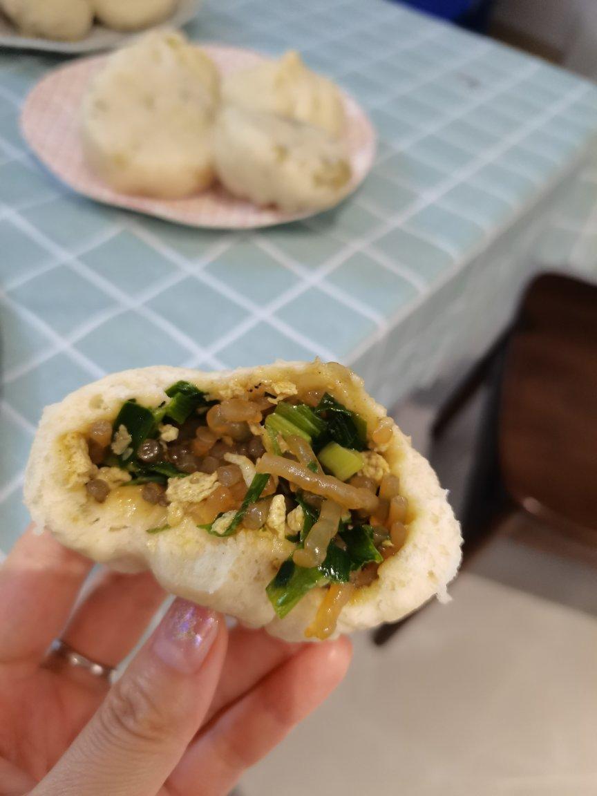 韭菜木耳鸡蛋包子