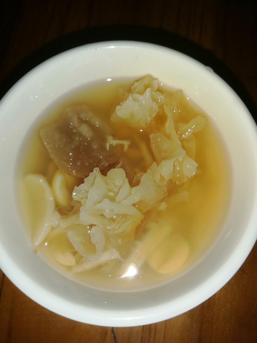 莲子百合银耳糖水