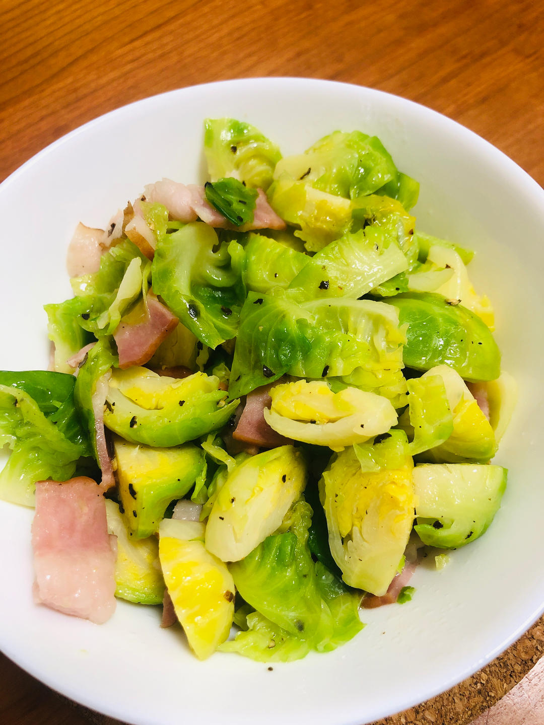 适合闺蜜聚会的小菜：黄油风味培根炒孢子甘蓝