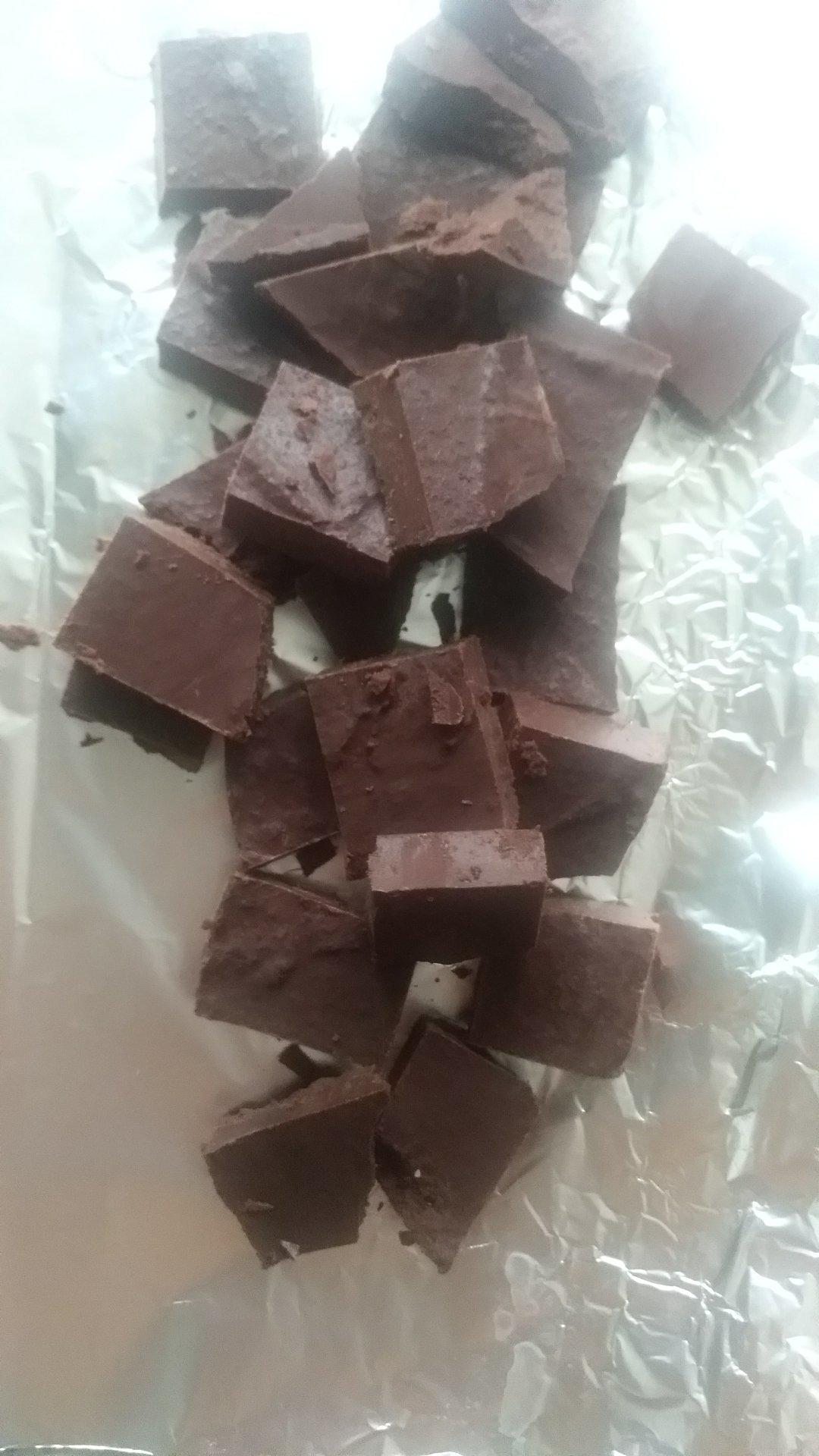 牛奶巧克力（70%可可液块+可可脂）