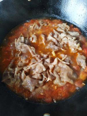 番茄金针菇肥牛汤的做法 步骤8
