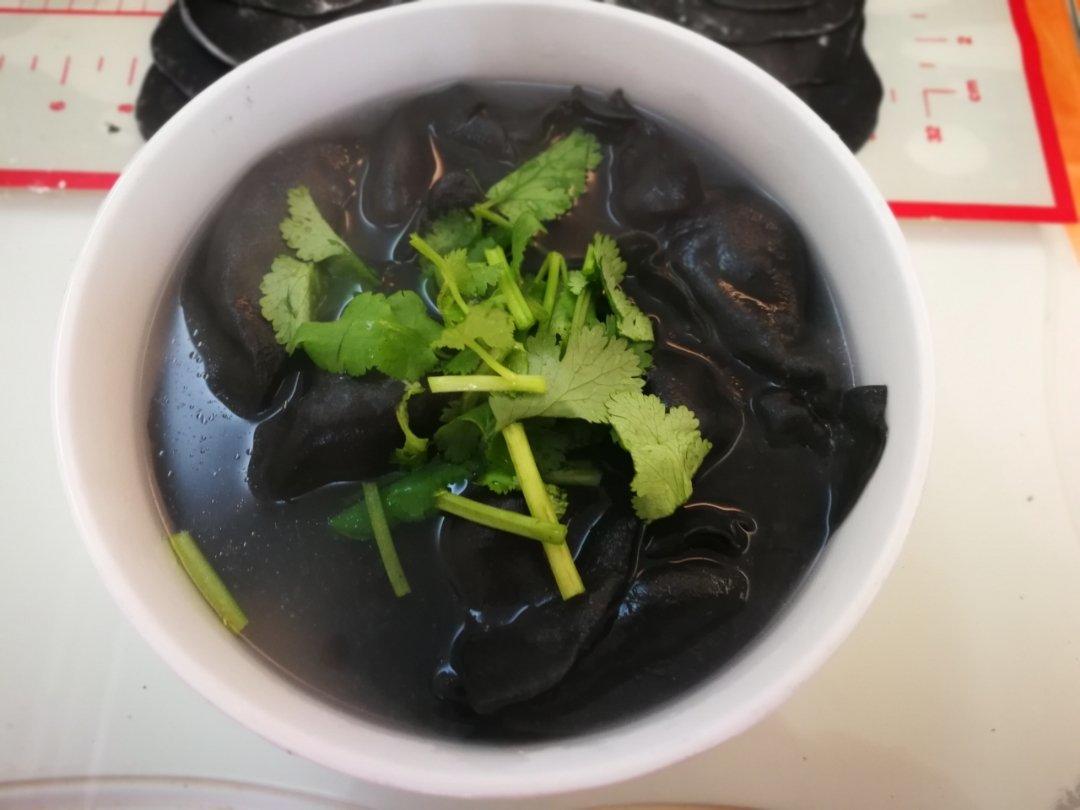青岛特色：墨鱼饺子