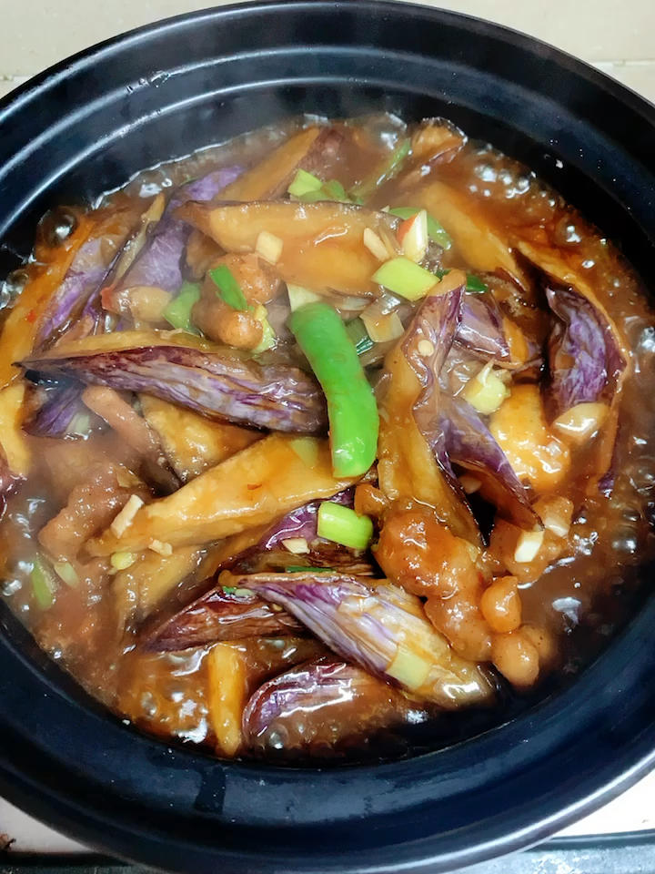 肉段烧茄子！东北菜的精髓：黢黑、稀neng、胶黏、齁咸、好吃