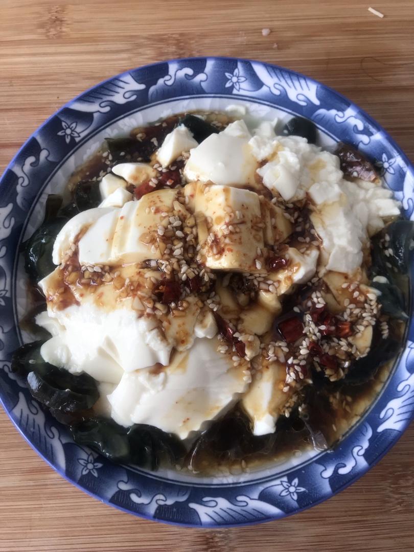 皮蛋拌豆腐