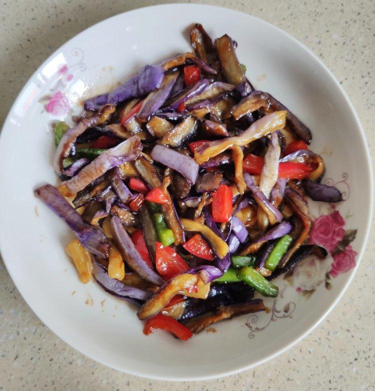 不用炸不吸油，咸香入味三分的红烧茄子