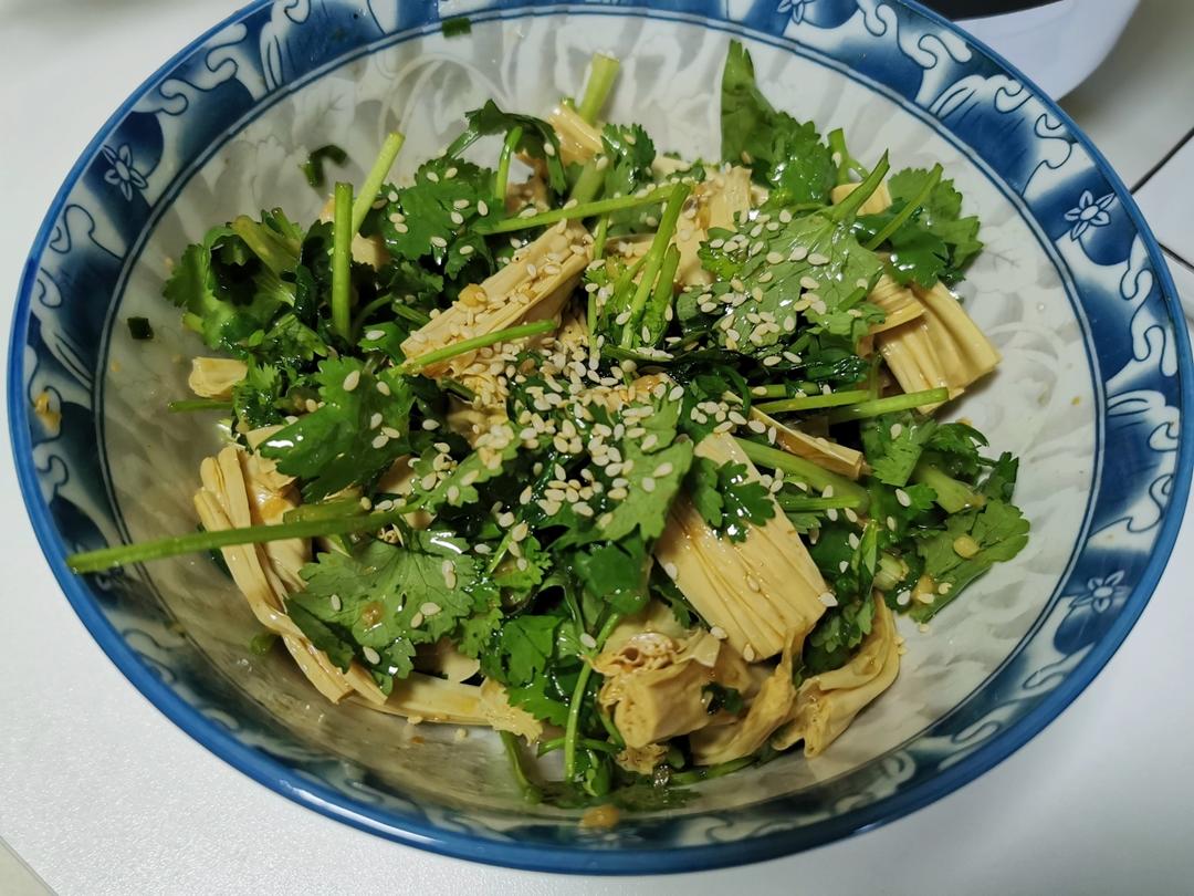 凉拌豆腐干(凉拌菜通用，宝贝儿子“念念不忘”之二,他喜欢的“微微辣”级别)