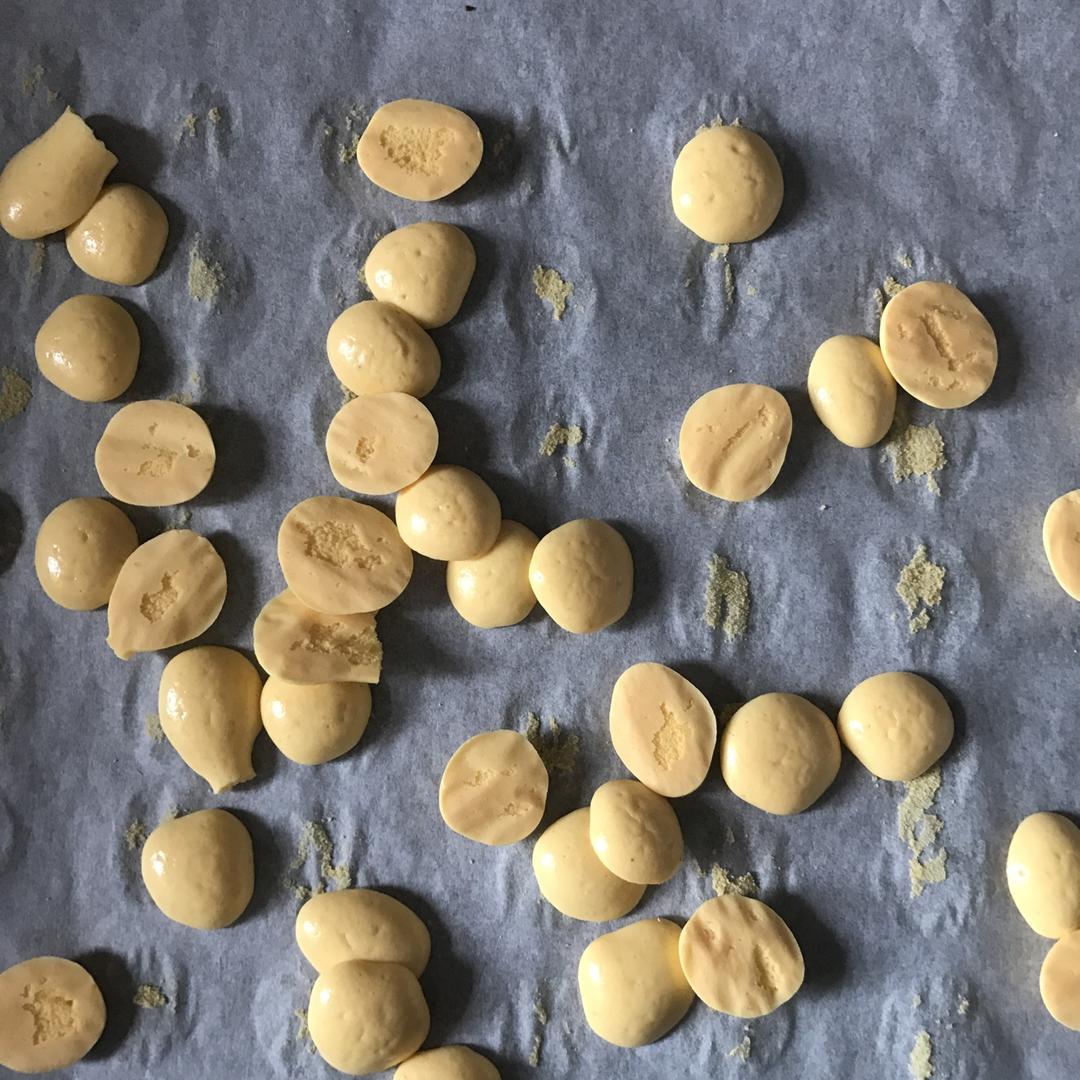 入口即化的无添加蛋黄溶豆