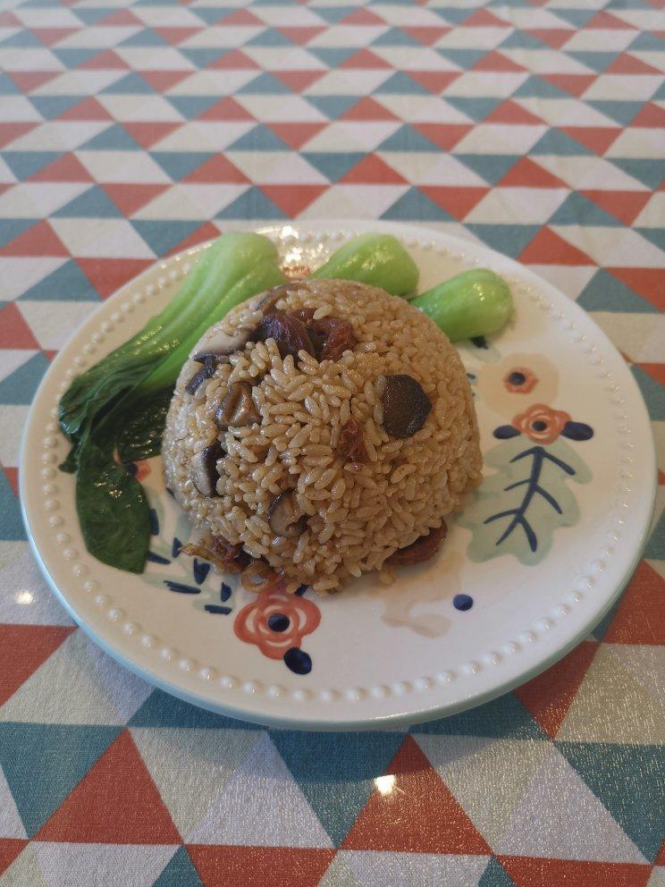 【香菇腊肠焖饭】