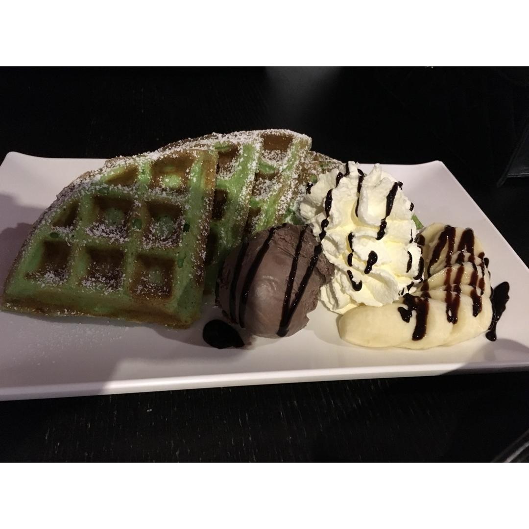 豆奶 & 抹茶华夫饼