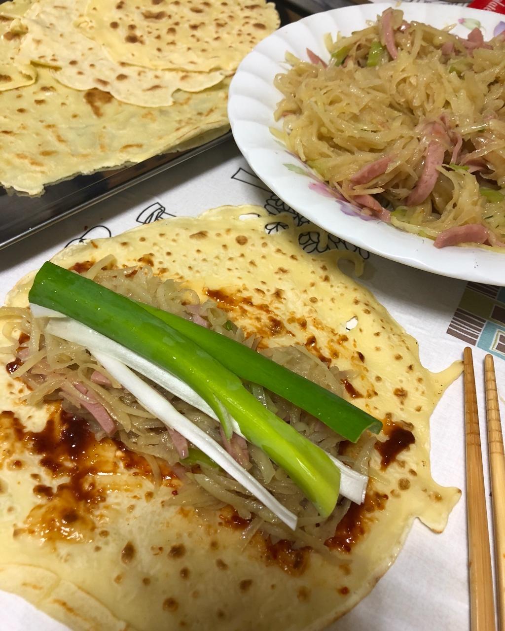 土豆丝鸡蛋卷饼