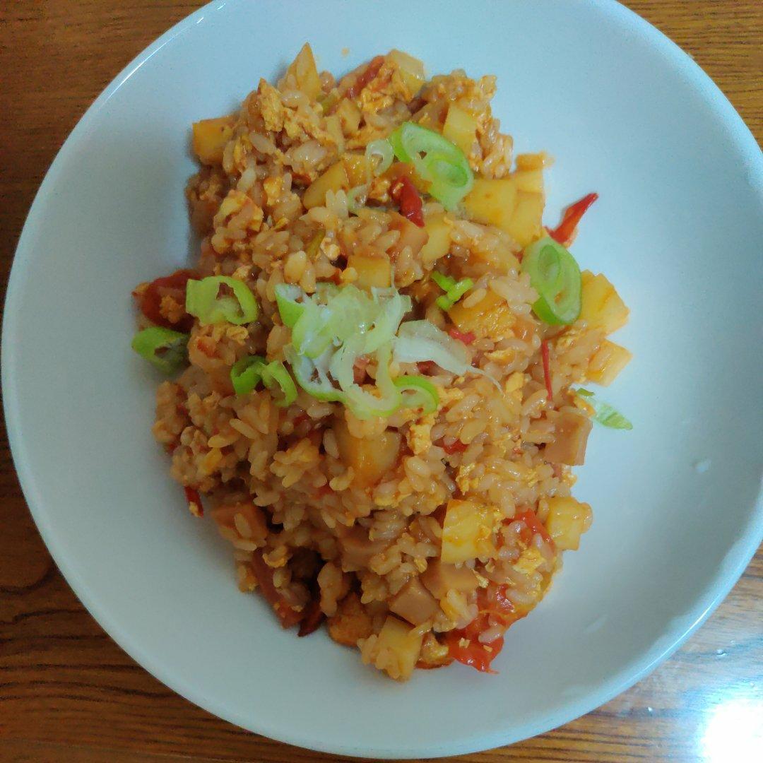 汤汁浓郁的番茄火腿烩饭！一碗不够吃