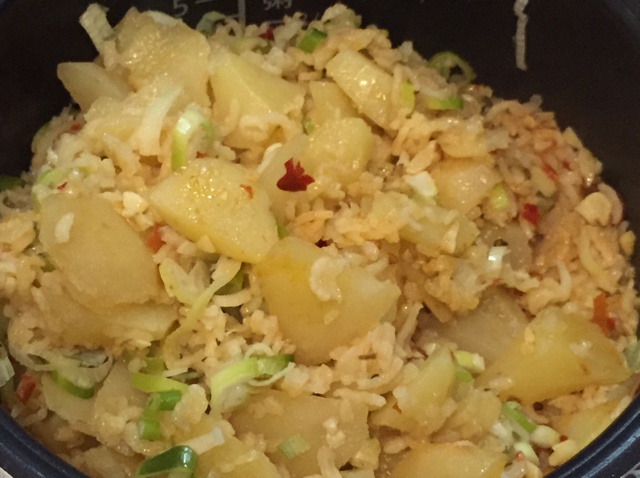 土豆焖饭（电饭锅版）