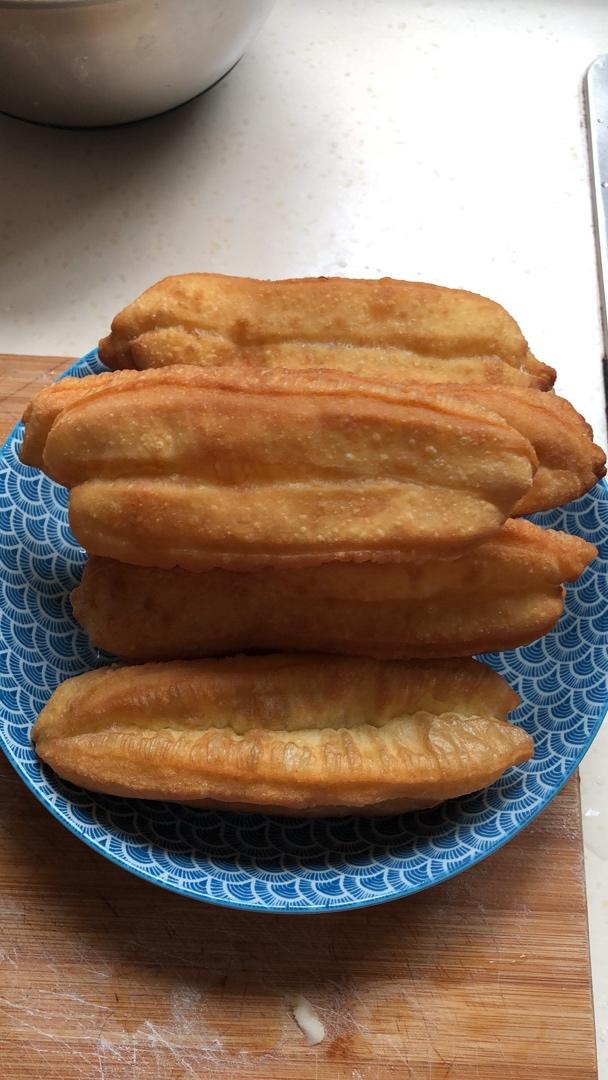 金黄酥脆大油条