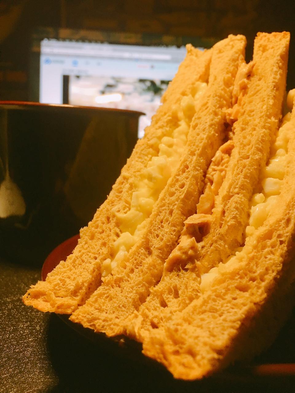 鲔鱼鸡蛋三明治