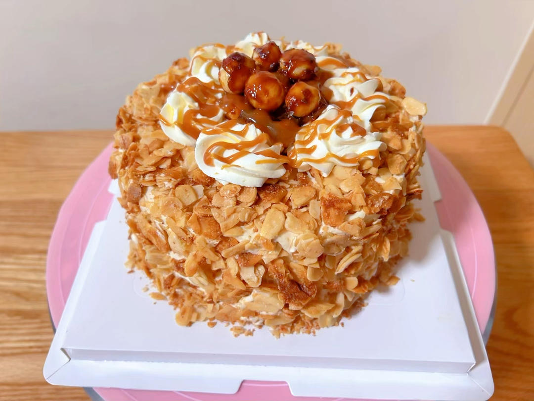 焦糖咸奶油杏仁蛋糕