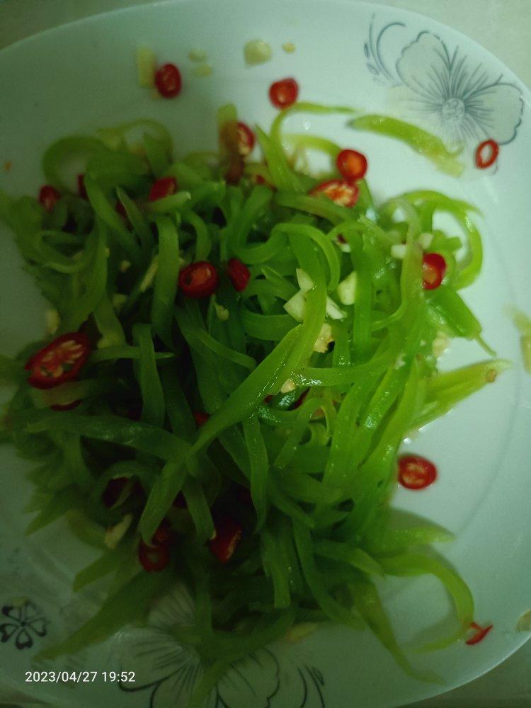 厨师长教你：夏日开胃小菜“凉拌莴笋丝”的家常做法，简单易学赶紧收藏吧