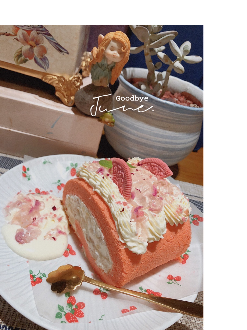《Tinrry+》粉红荔枝蛋糕卷