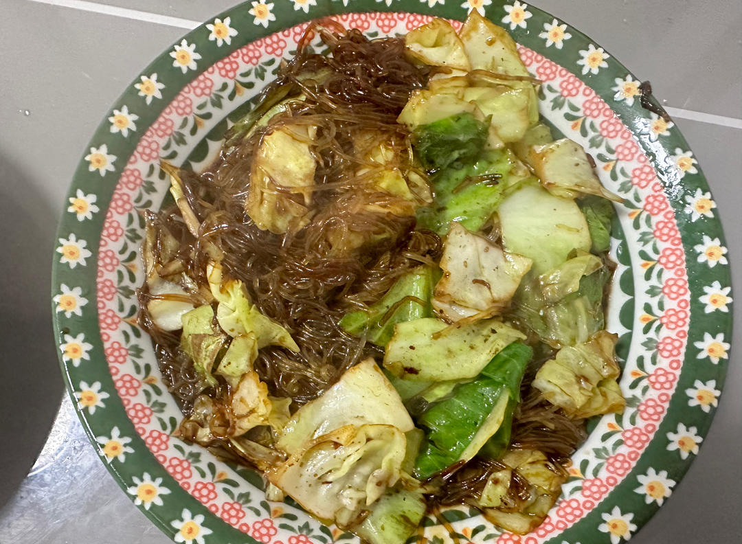最近爱吃粉丝粉条～包菜炒粉丝