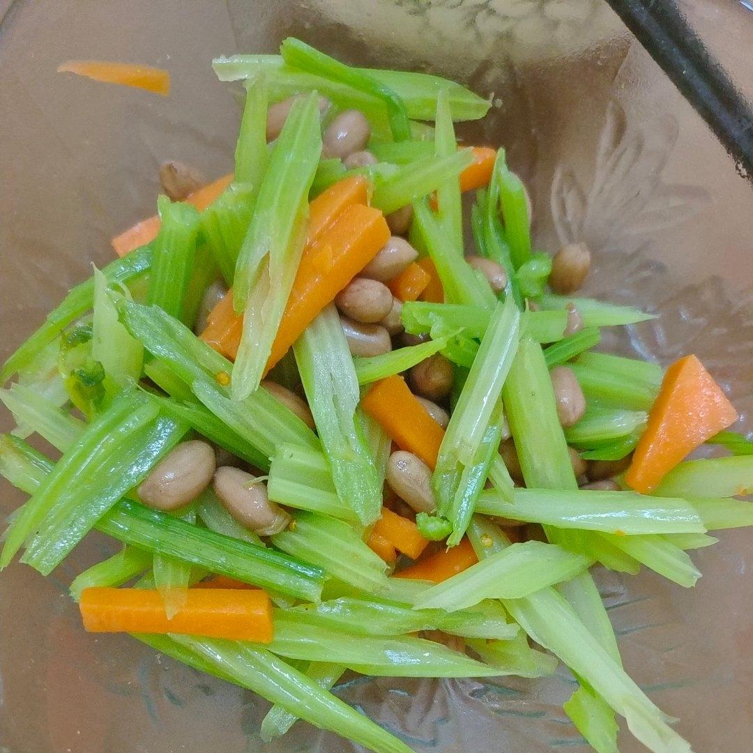 凉拌芹菜花生米胡萝卜