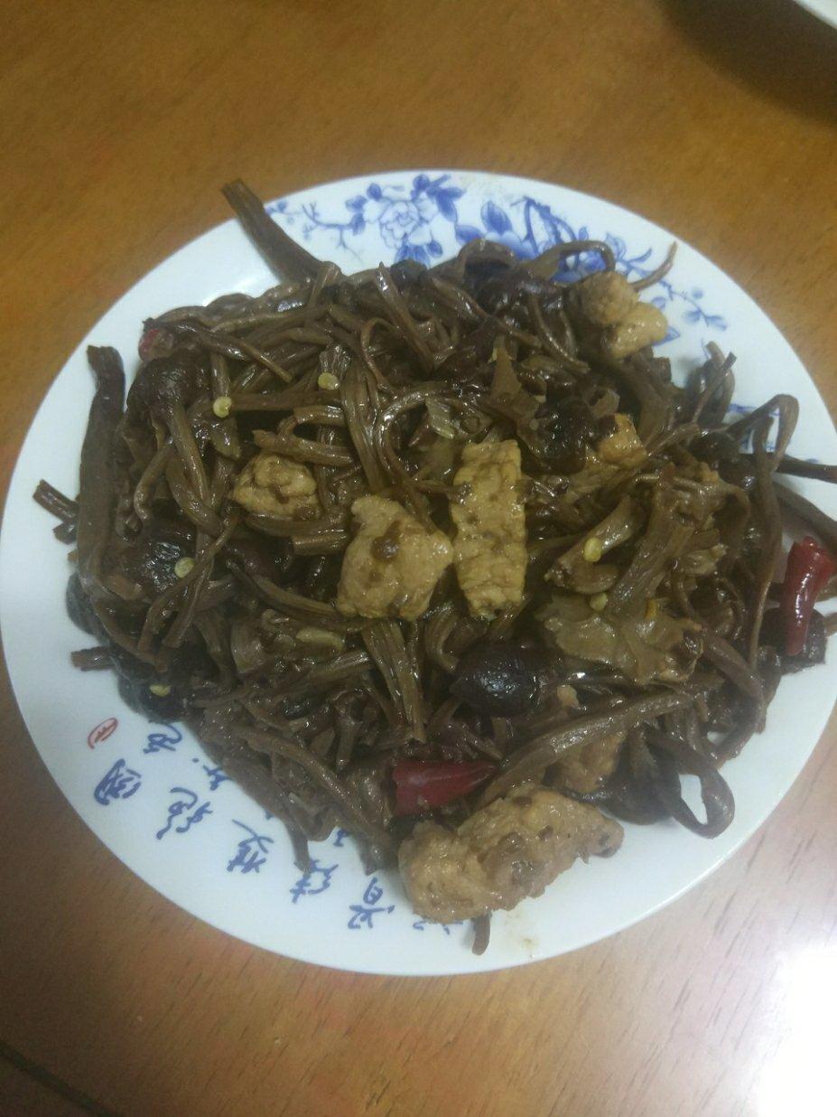 茶树菇炒肉片