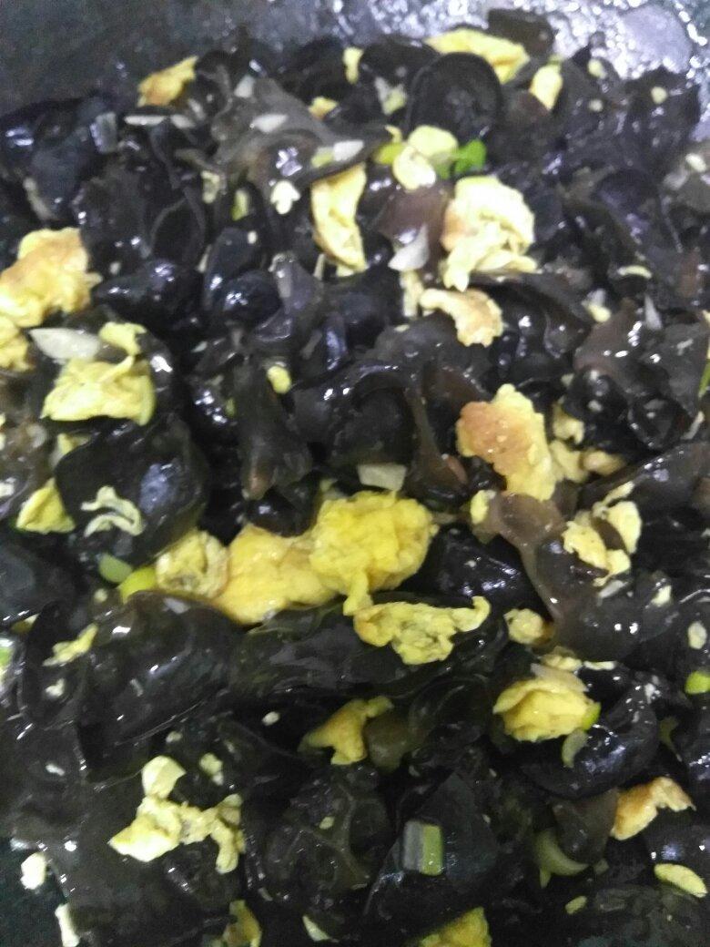 木耳炒鸡蛋